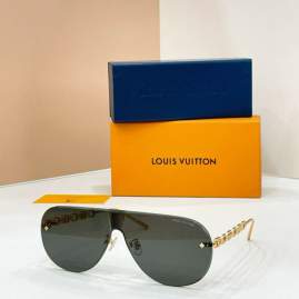 Picture of Louis Vuitton Sunglasses _SKUfw79615909fw